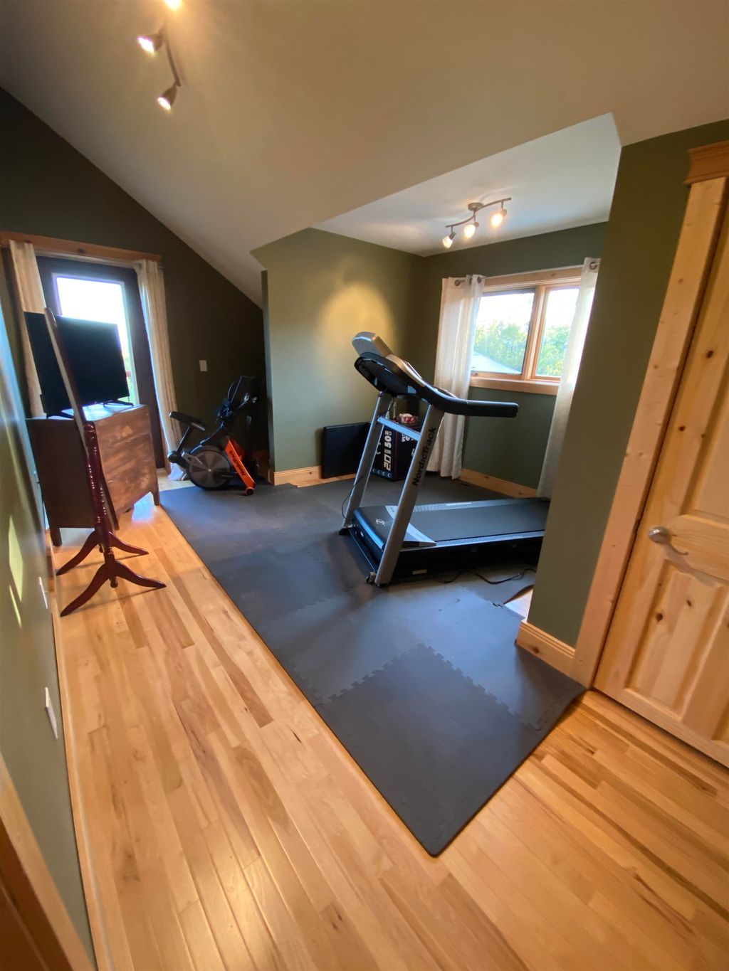 listing image 1107571522413768421