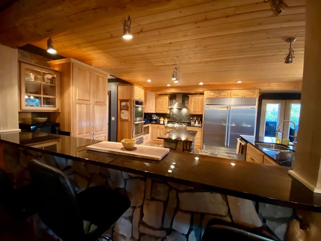 listing image 1103102988343729088
