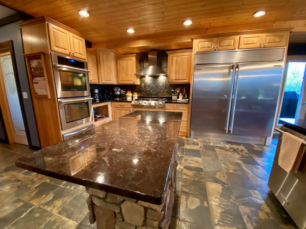 listing image 1104143769185322753