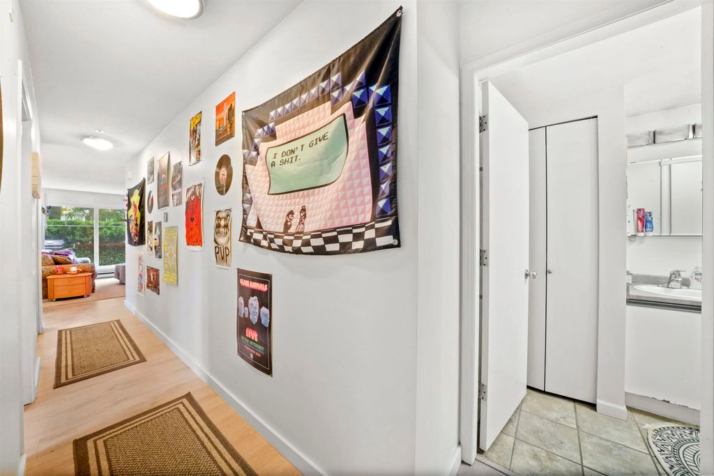 listing image 1108106126358800032