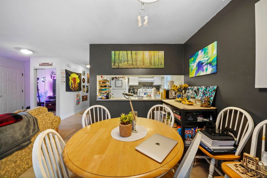 listing image 1101824401010176959