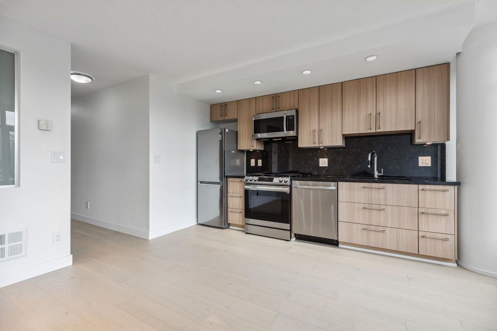 listing image 1105055978617850393