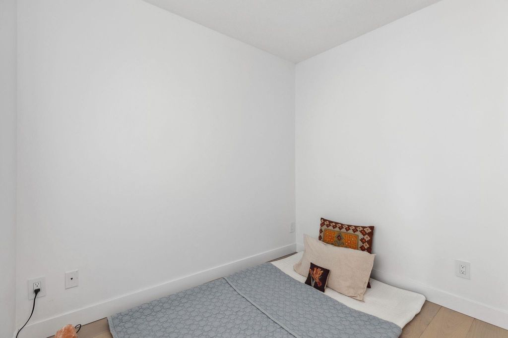 listing image 1103845630839993439