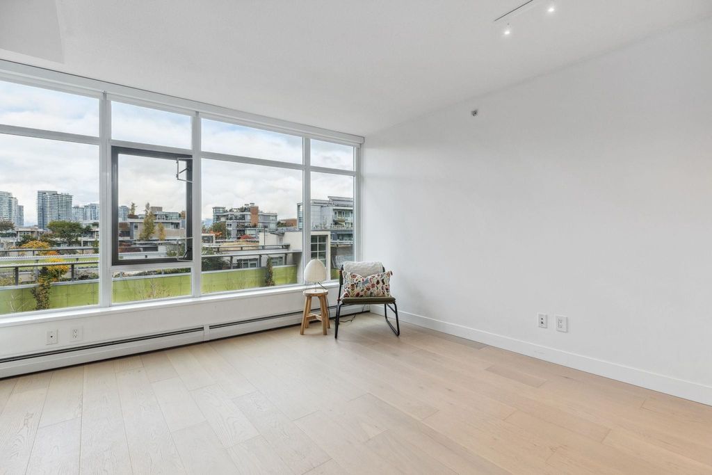 listing image 1106523071759940787