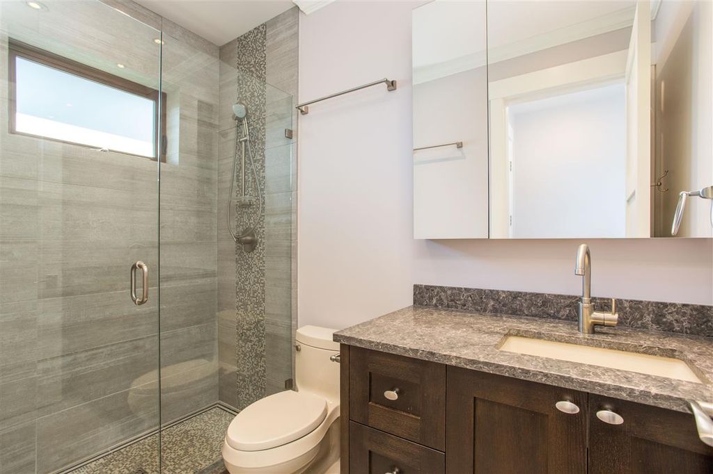 listing image 1104251161816478655