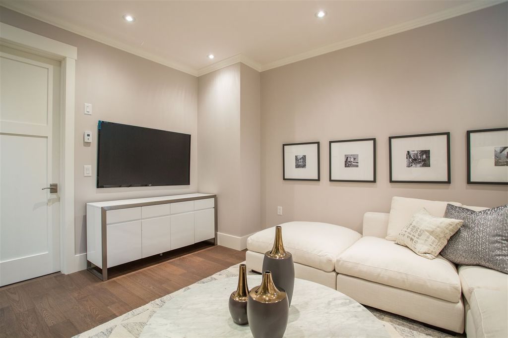 listing image 1103566852971157581