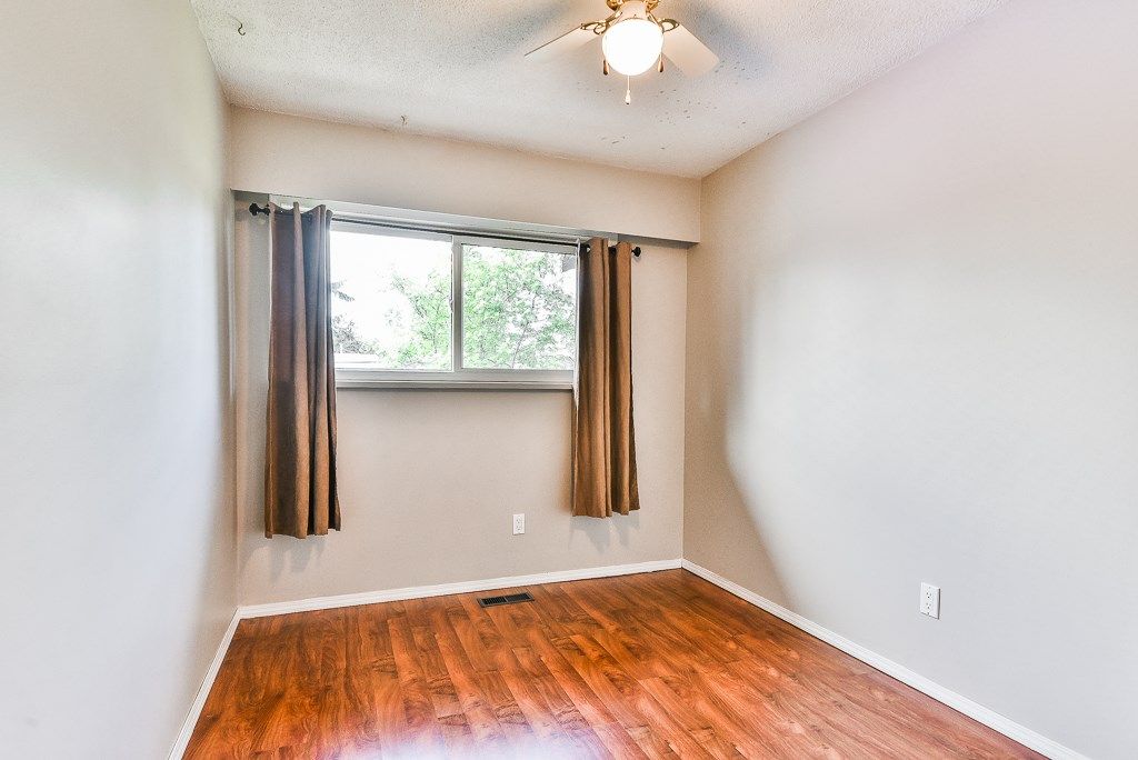 listing image 1109437774968450048
