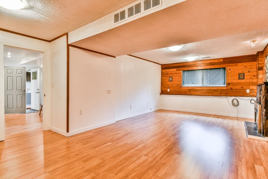 listing image 1104762647788169347