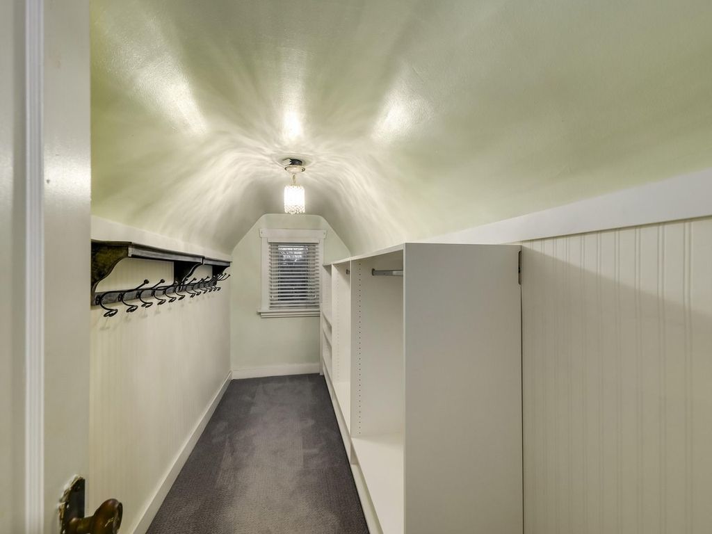 listing image 1105508227759593577