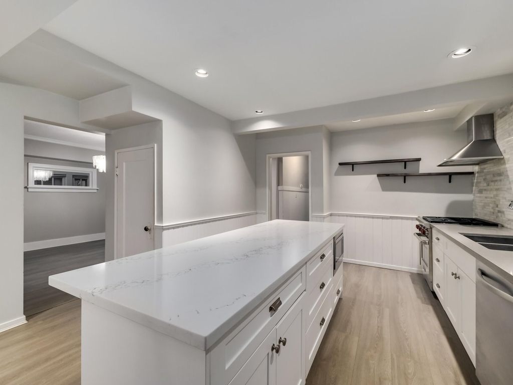 listing image 1105269127286368518