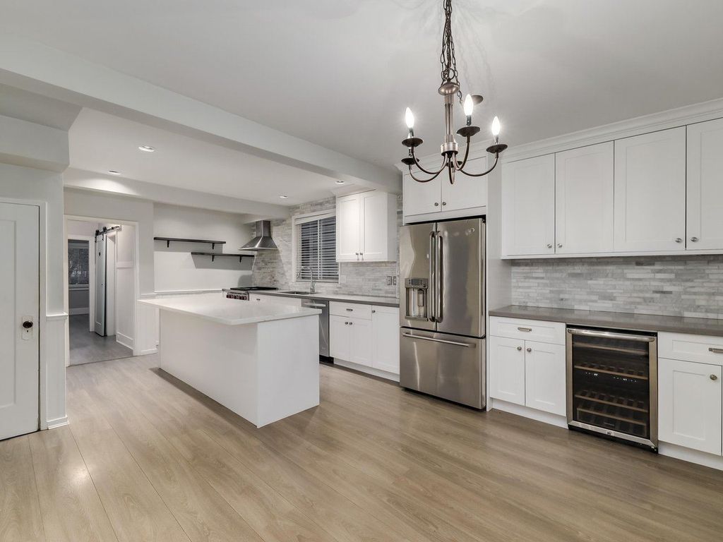 listing image 1101963729111671103