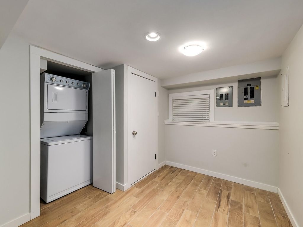 listing image 1109520762055172929