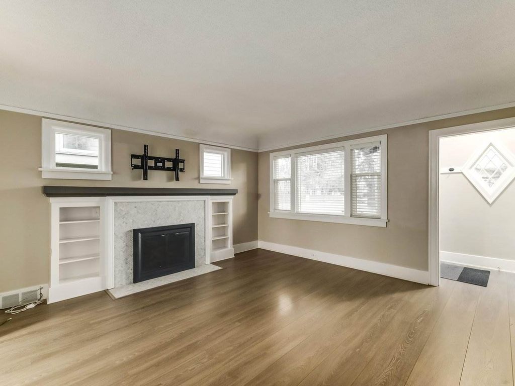 listing image 1104351544118749853