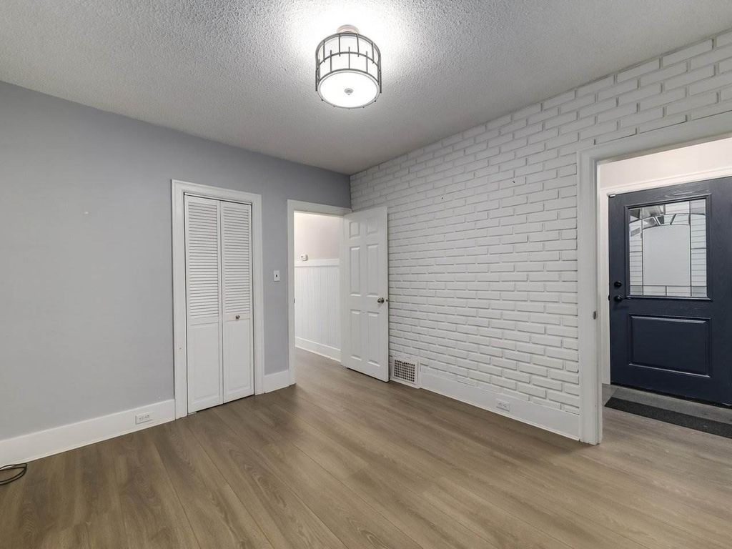 listing image 1101080683132619226