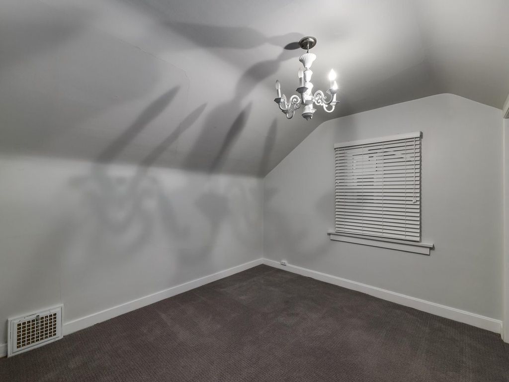 listing image 1107773570489502623