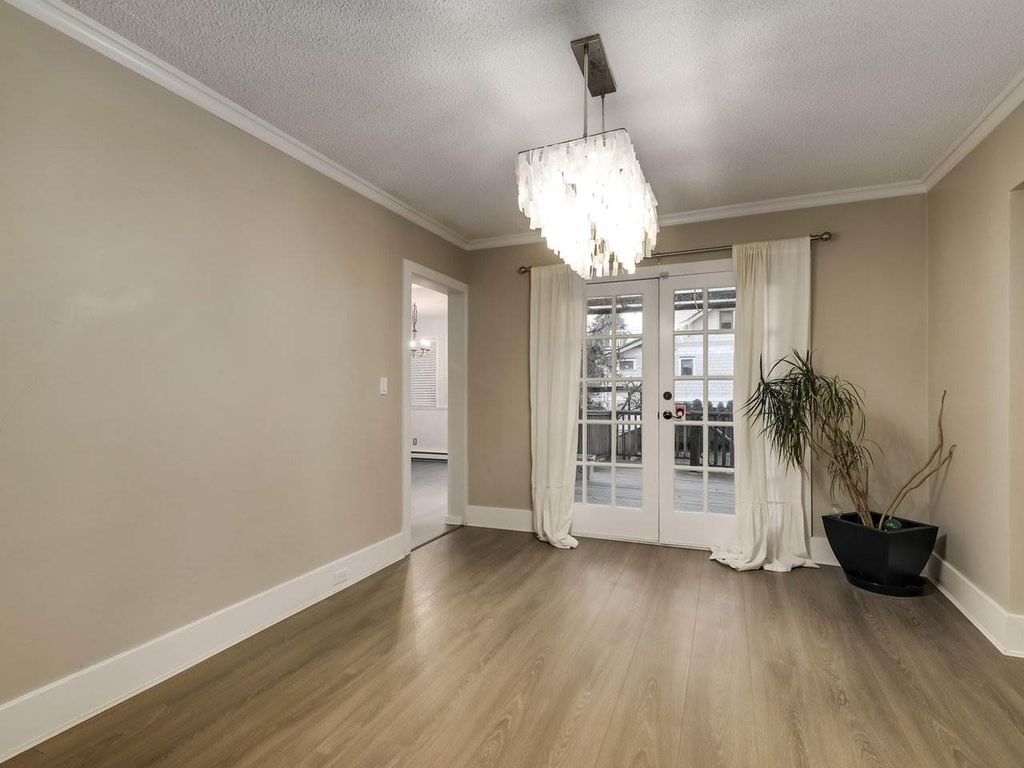 listing image 1105960622149854336