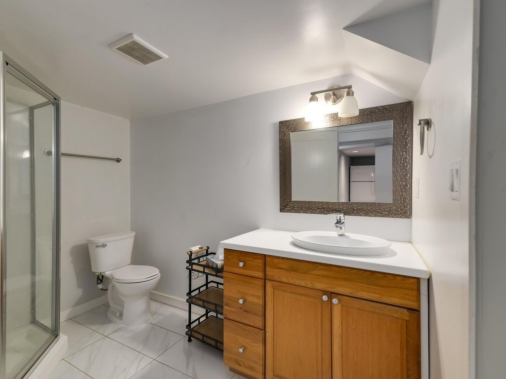 listing image 1102792085297449606