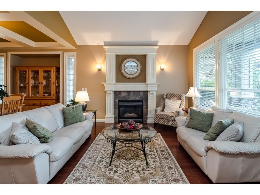 listing image 1104836887348822258