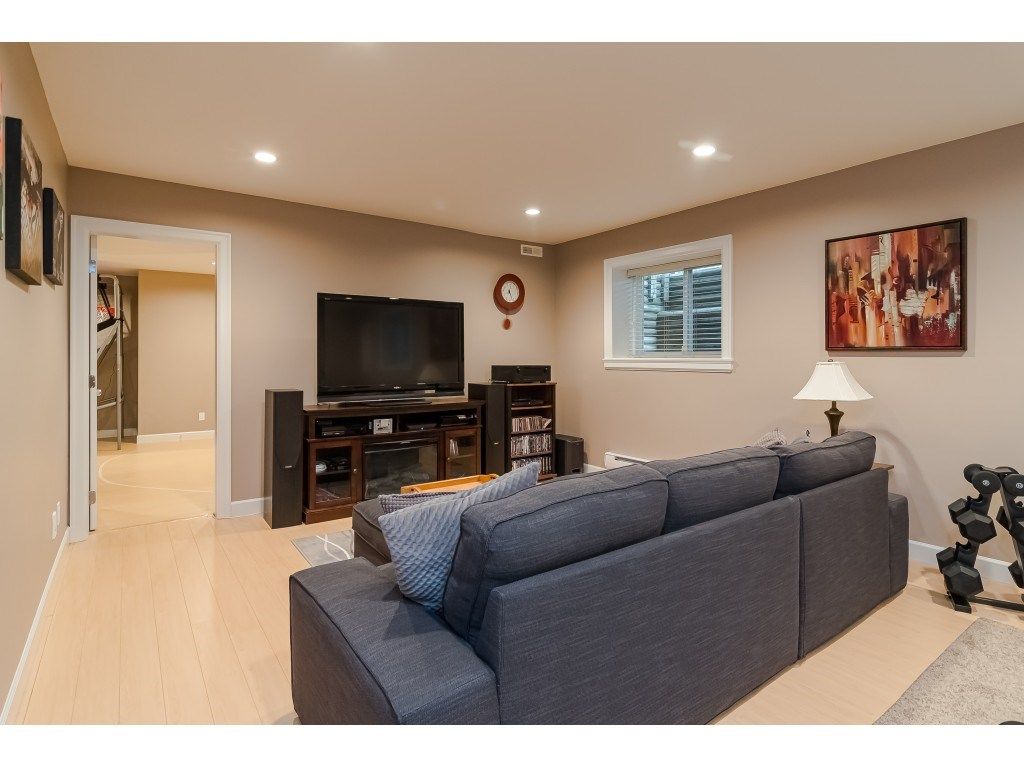 listing image 1107858051156244159