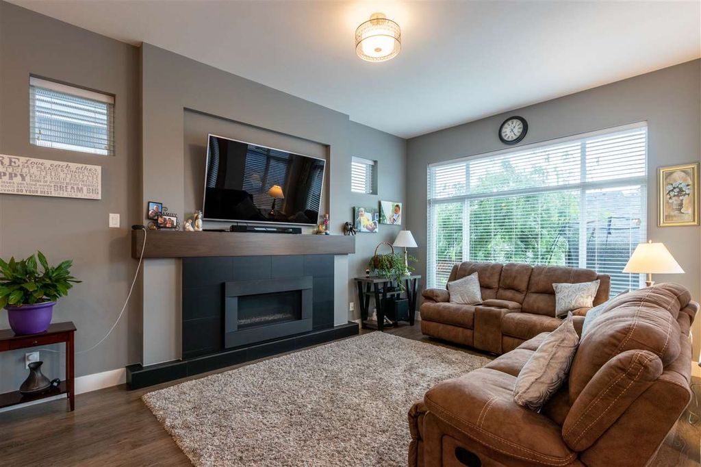 listing image 1100384402865617140