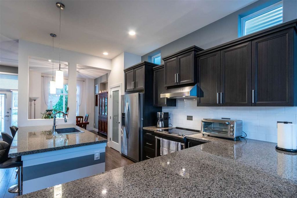 listing image 1106789011242954174