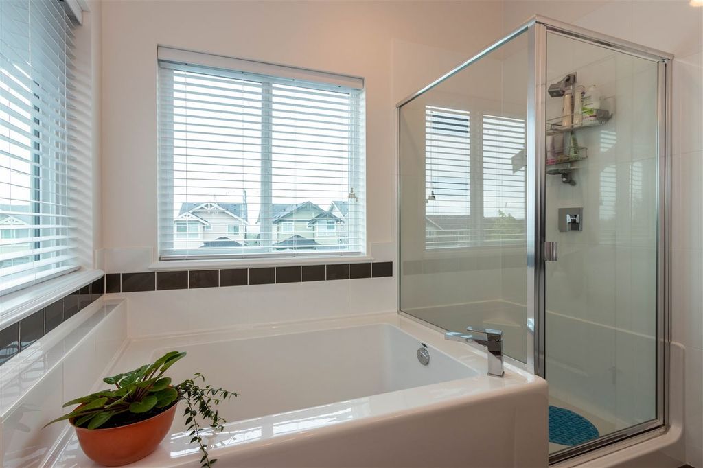 listing image 1100621187230261940