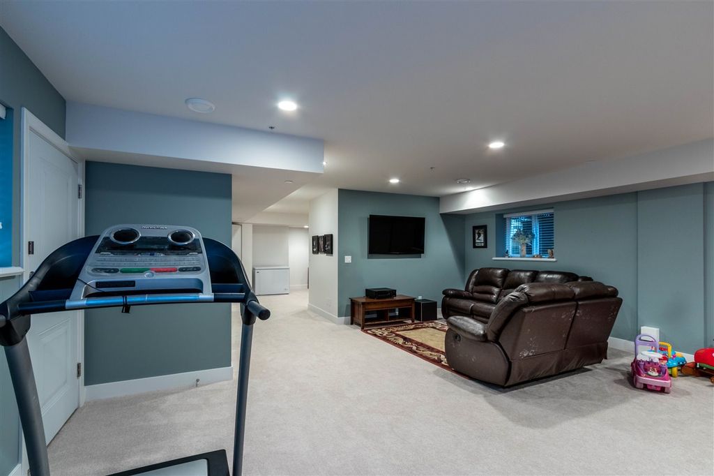 listing image 1101236903680131906