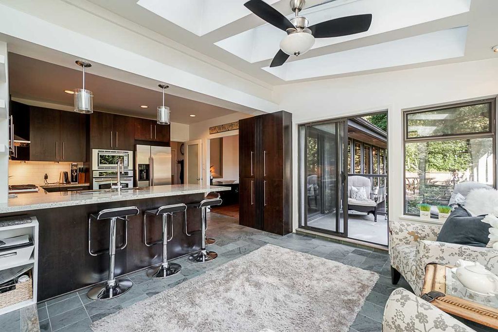 listing image 1108560285557641975
