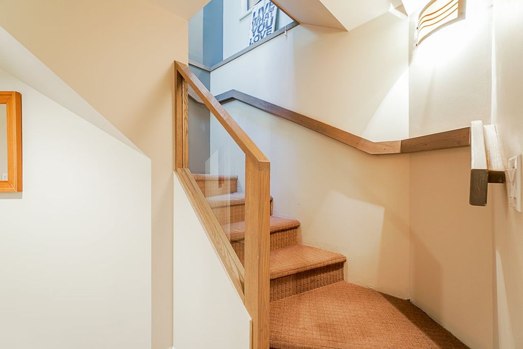 listing image 1106052046605259371