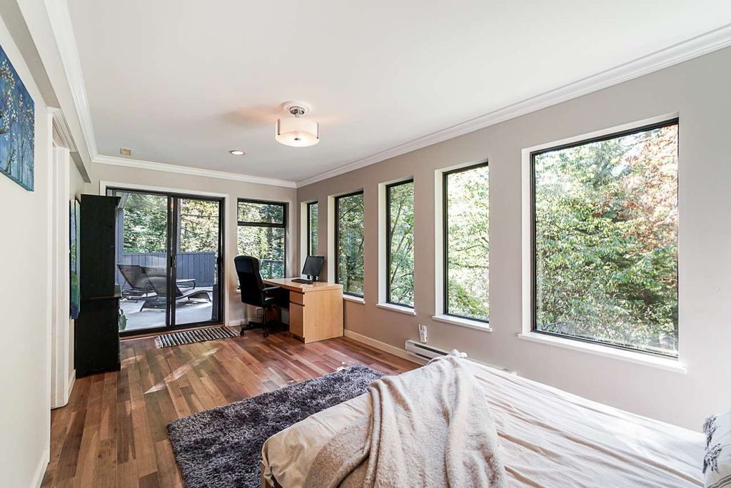 listing image 1107337928794243393