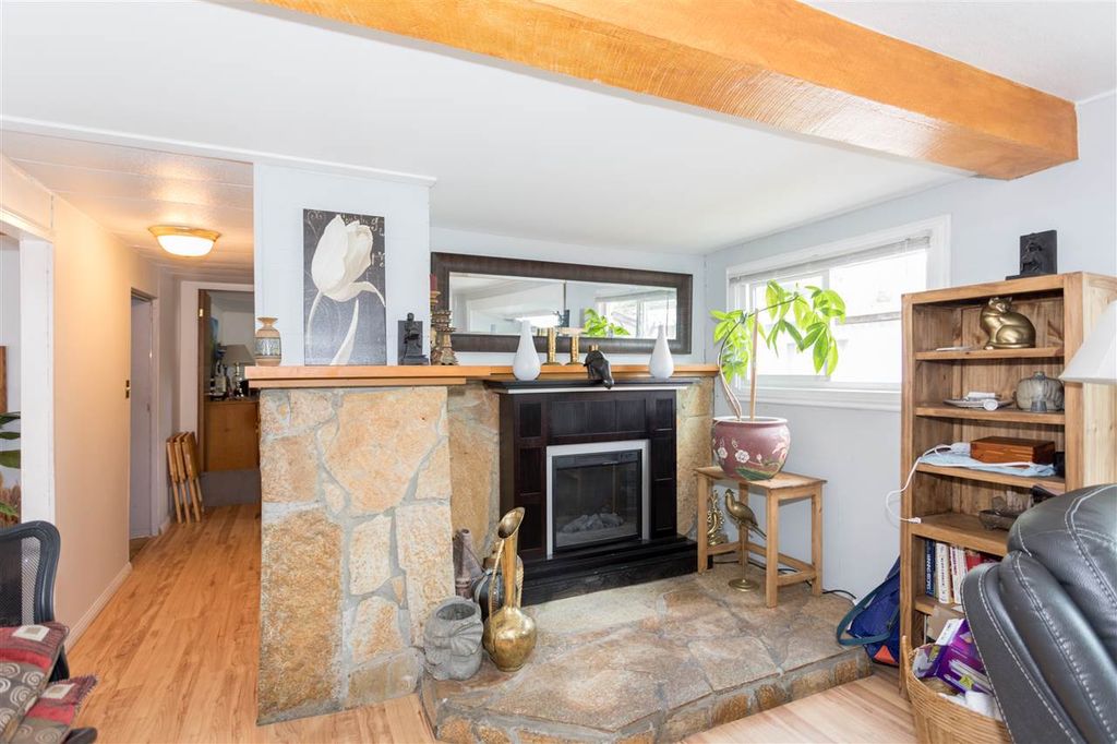 listing image 1104858156298591792