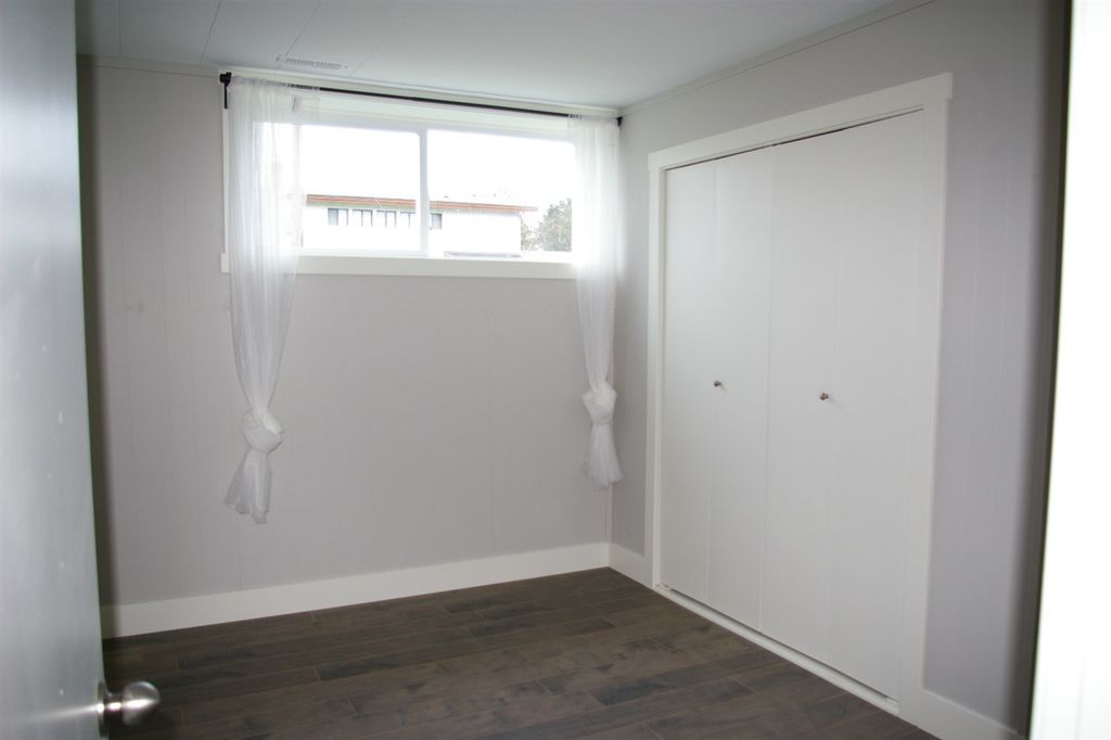 listing image 1100093222116841438