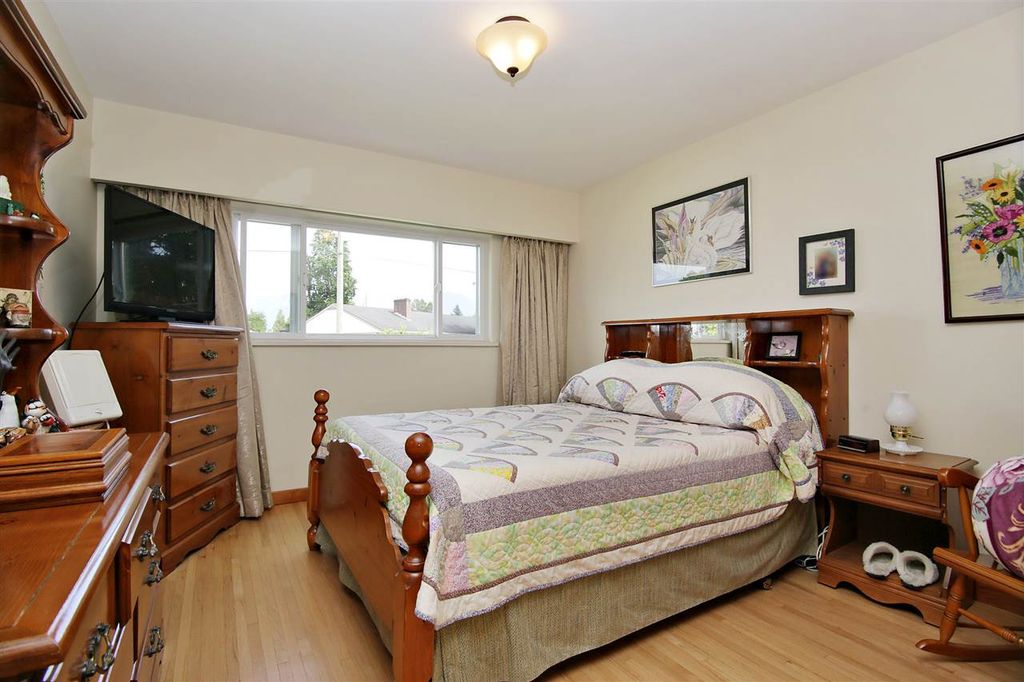 listing image 1101542131072019617