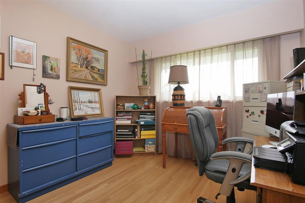 listing image 1106790215781517055