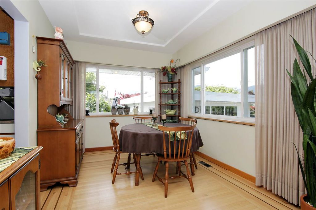 listing image 1105330038650363134