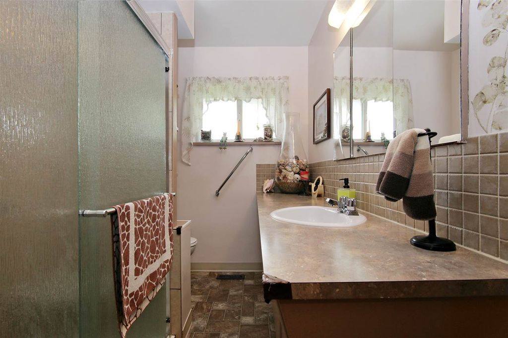 listing image 1109890341113371516
