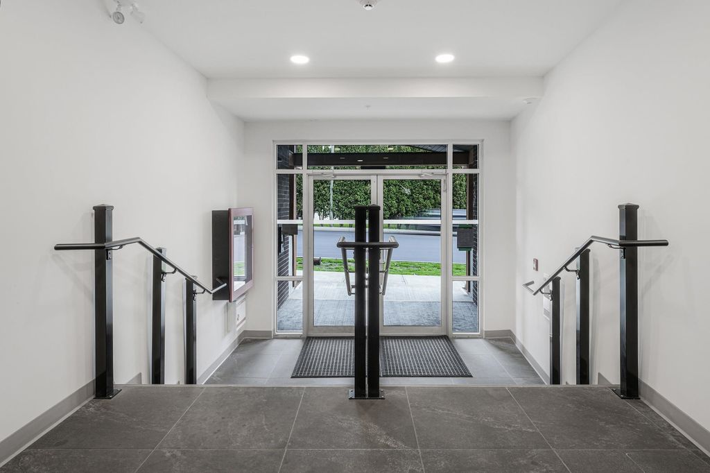 listing image 1102373260618756971