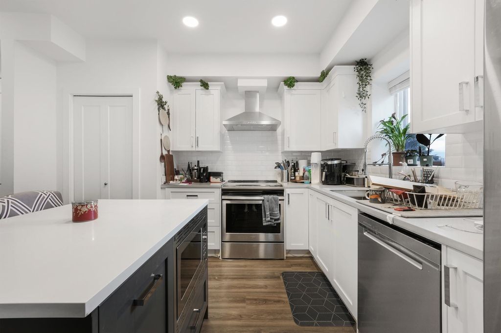 listing image 1106285828703867835