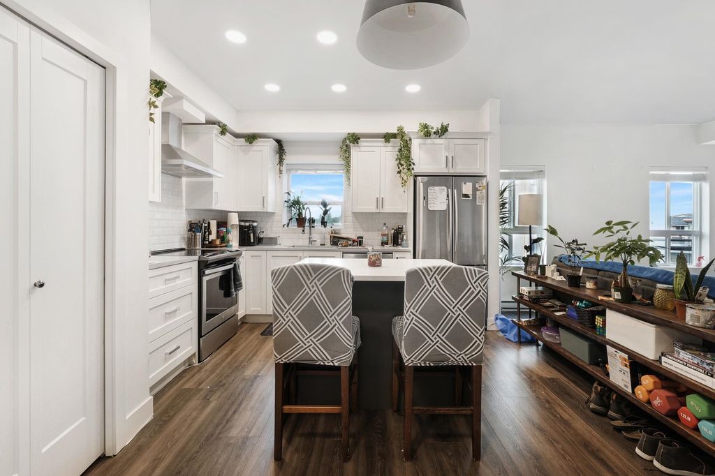 listing image 1106071886466473730