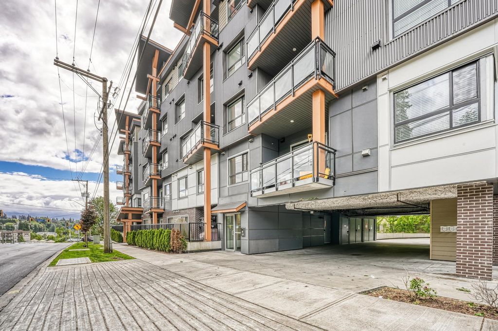 listing image 1106379112382751542