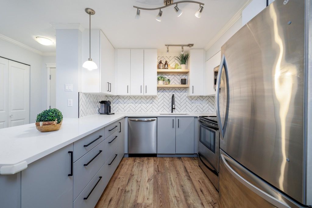listing image 1103025532608178753