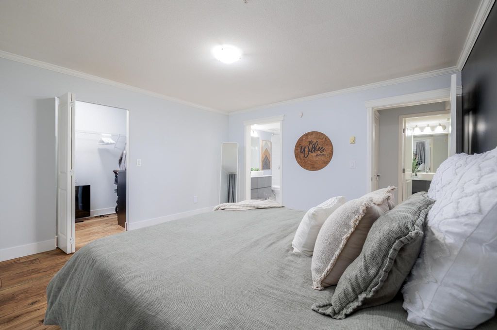 listing image 1103652100434262876
