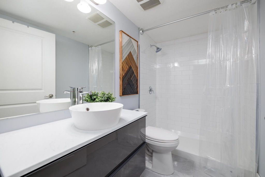 listing image 1106796202280869601