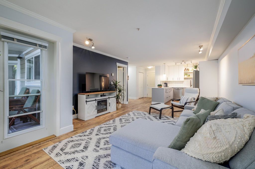 listing image 1102654844779918568