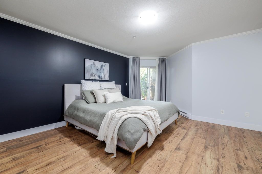 listing image 1102065139533506258