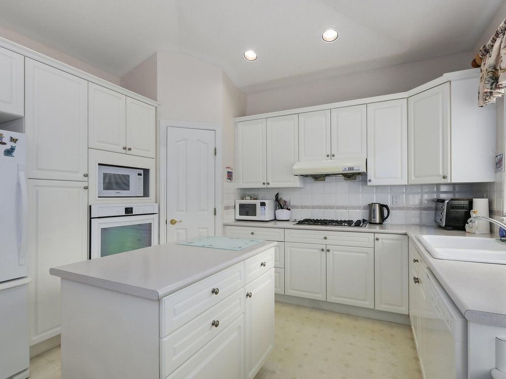 listing image 1100981436952800958