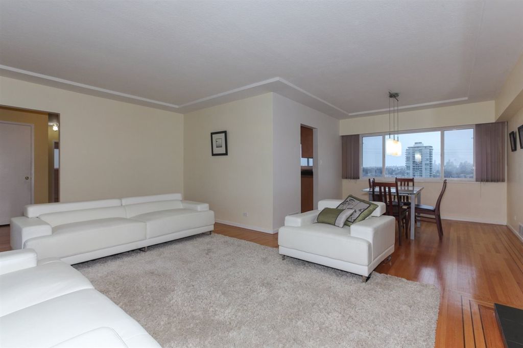 listing image 1104378923240488190