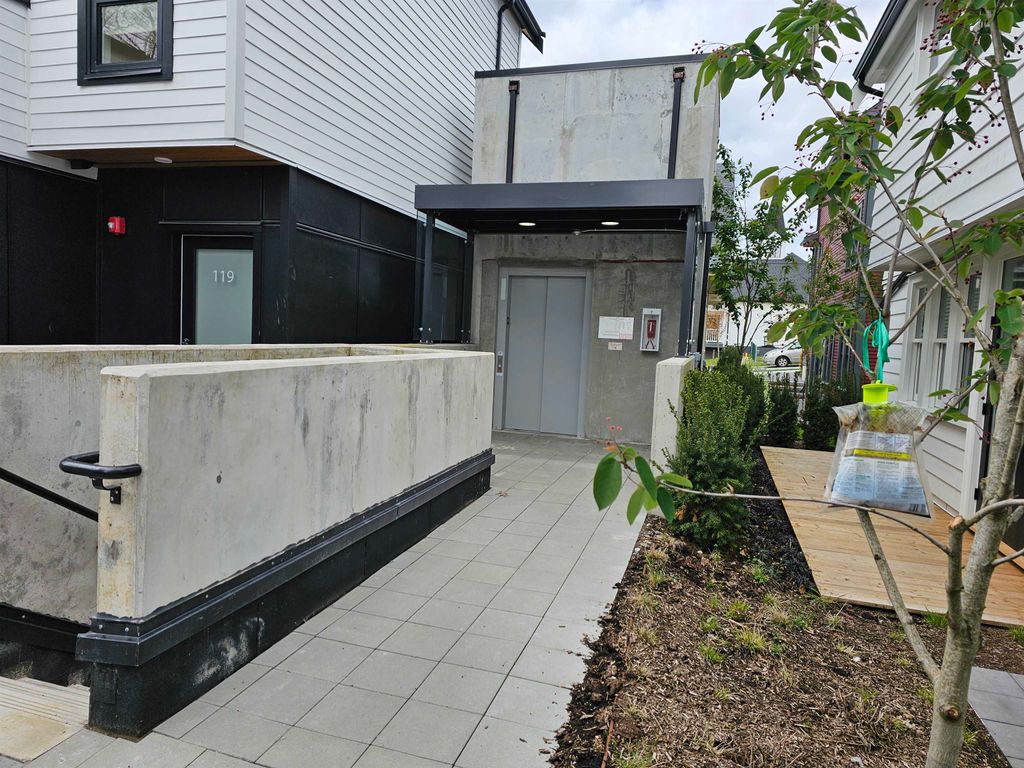 listing image 1107044612582947545