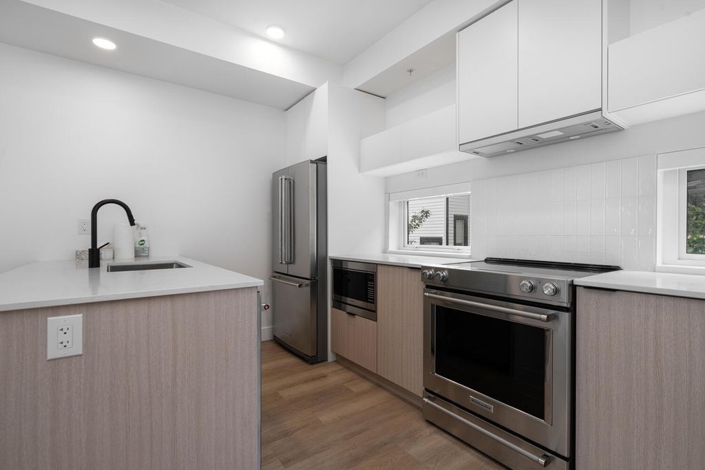 listing image 1105938817792289951