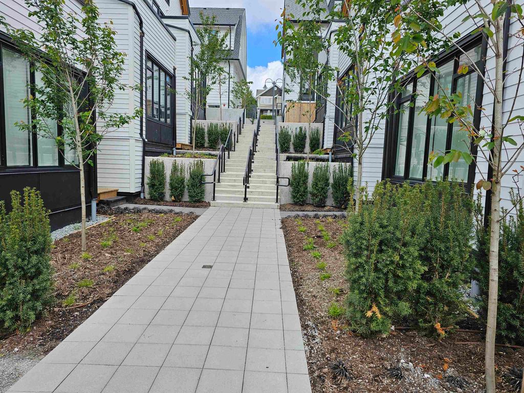listing image 1103709625074493123